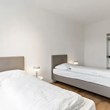Für Monteure Und Reisende Zentral In *