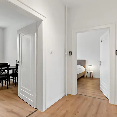 Für Monteure Und Reisende Zentral In